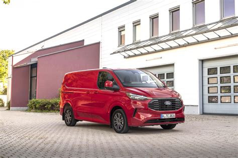 Ford Transit Custom - priekabos vilkimo galimybės ir galinės durys