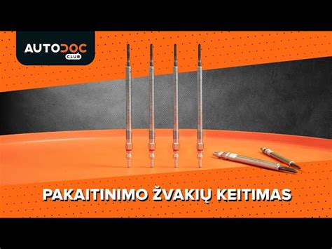 Mechanikas, keičiantis kaitinimo žvakę Opel Zafira
