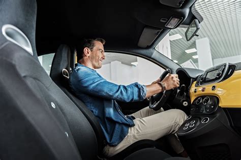Nuotrauka, vaizduojanti profesionaliai restauruotą automobilio sėdynę.