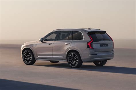 Vaizdas, iliustruojantis „Volvo XC90“ prošvaisą ir padangų profilį.