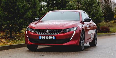 Nuotrauka, vaizduojanti Peugeot 508 automobilį iš priekio