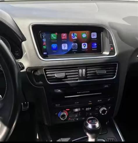 Nuotrauka, vaizduojanti „Nissan Qashqai“ prietaisų skydelį su sumontuota Android multimedijos sistema