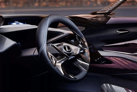 „Honda“ visureigio salono vaizdas, akcentuojantis sportiškumą