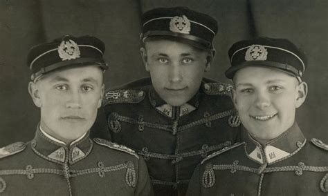 nuotrauka su tarpukario Lietuvos kariuomenės sunkvežimiu