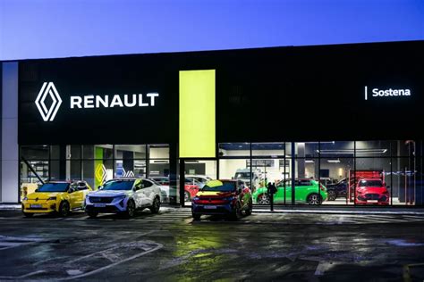 modernus Renault salonas Kaune su erdvia ekspozicijų sale