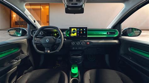 „Renault Twingo E-Tech electric“ interjero nuotrauka su atviru multimedijos ekranu