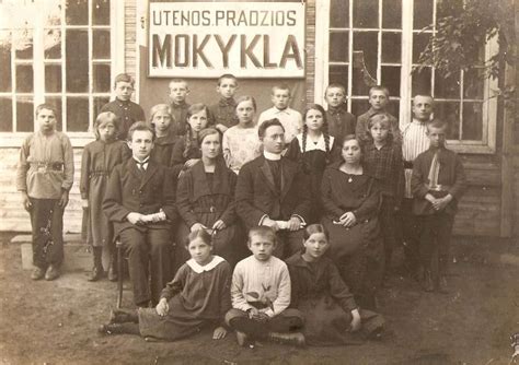 Tarpukario pradžios mokyklų pastatai Lietuvoje