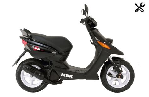 MBK Booster Rocket ir Yamaha BW's Spy motoroleriai šalia