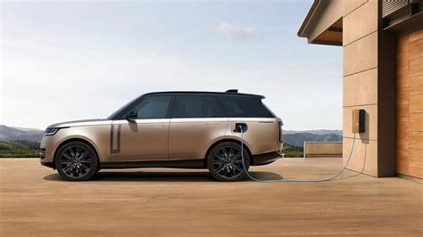 Naujasis Range Rover modelis miesto gatvėse