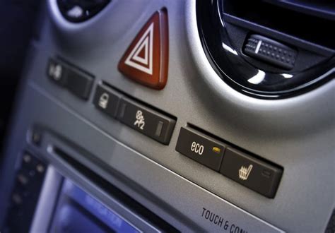 Tematinė iliustracija: automobilio avarinis signalas
