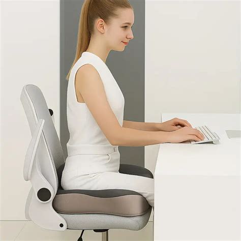 ergonomiška sėdimoji pagalvėlė ant kėdės