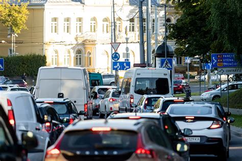 Teminė nuotrauka: apdrausti automobiliai keliuose
