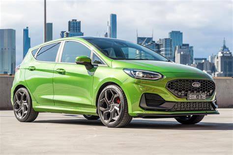 Ford Fiesta iš šono - modernus dizainas