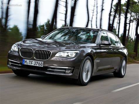 BMW Serija 7 F01 išorinis profilis su facelift detalėmis