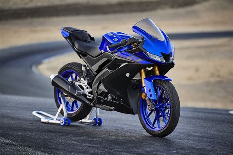 Yamaha YZF-R125 su modifikuotomis dalimis