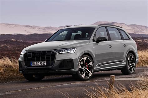 Teminis Audi Q7 nuotrauka kelyje