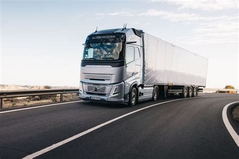 Vaizdas su Volvo sunkvežimių parko demonstracija