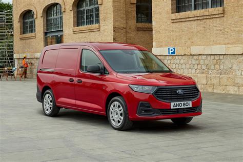 Ford Transit Connect krovininio skyriaus schema su matmenimis ir galimybe krauti padėklus