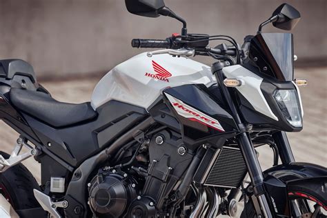 Honda CB500 Hornet su Showa SFF-BP šakėmis