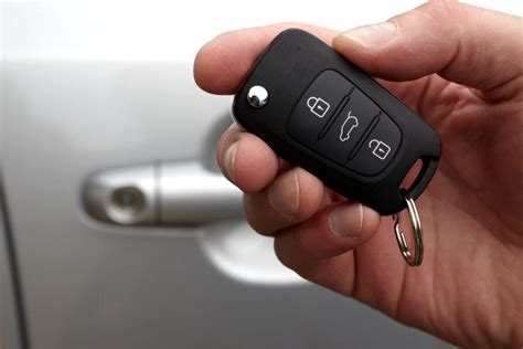 Tematinė nuotrauka su automobilio rakteliu ir užrašu „Keyless Go“