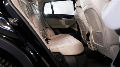 BMW salono sėdynių dizainas su Alcantara oda