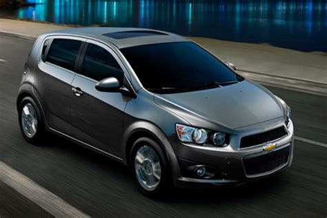 Tematinė nuotrauka su Chevrolet visureigiais JAV kraštovaizdyje