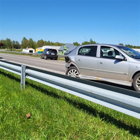 sudužę automobiliai ant viaduko virš Jakų žiedo