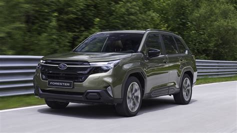 Infografika: Subaru Forester pakabos schemos su nurodytomis pakėlimo detalėmis