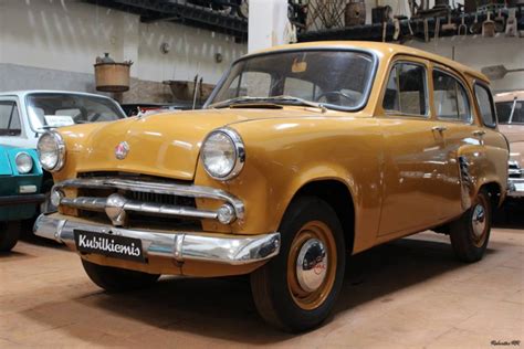 Nuotrauka su automobiliais VAZ, Moskvič, GAZ, ZAZ ir SZD Invalido
