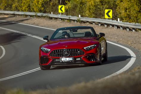 vaikiško elektromobilio Mercedes SL 63 AMG prietaisų skydelis ir vairas