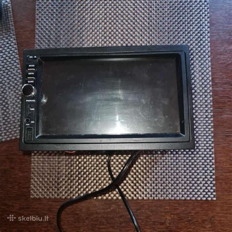Teminė nuotrauka: automobilių magnetola su DVD grotuvu ir ekranu