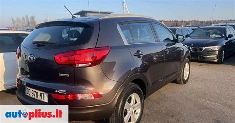 Teminis nuotrauka: naudoti KIA automobiliai salone