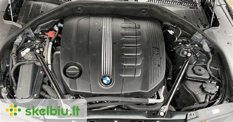 BMW variklis su atidarytu gaubtu