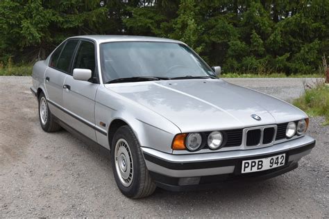 Schematiškas BMW 525 TDS galinės pakabos su spyruoklėmis vaizdas