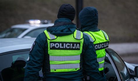 Kauno rajone apleistame Smart automobilyje rasta granata