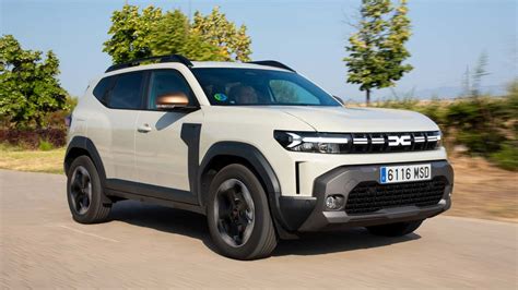 Infografika: Hibridinės sistemos Dacia Duster HYBRID 155 schematinis vaizdas