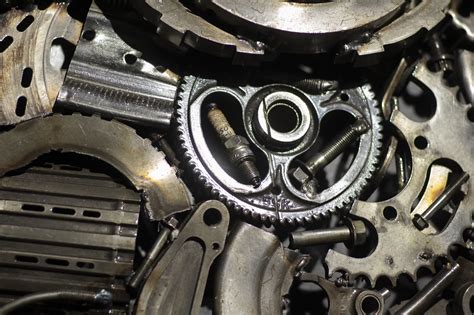 infografika apie automobilių dalių perdirbimo naudą aplinkai