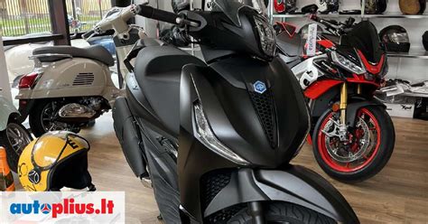 Tematinė nuotrauka: įvairūs Piaggio Group motociklai ir motoroleriai