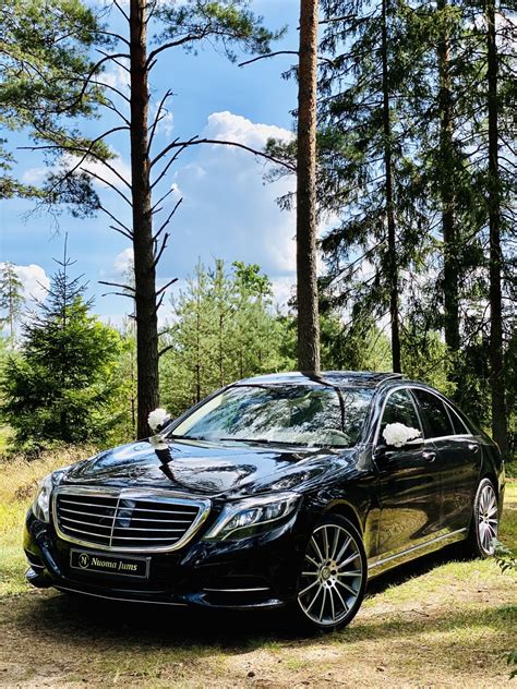 Prabangių Mercedes-Benz automobilių parkas, apimantis S klasės, V klasės ir Sprinter modelius