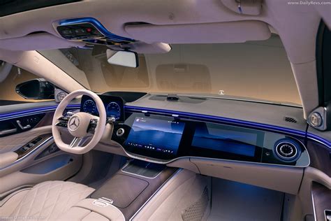 Naujausio modelio Mercedes-Benz S-class W223 interjero detalės, demonstruojančios prabangą