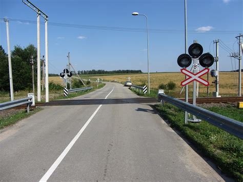 Geležinkelio pervažos su šviesoforu ir užtvaru