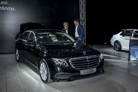 Mercedes-Benz S klasės automobilis (bendras vaizdas)