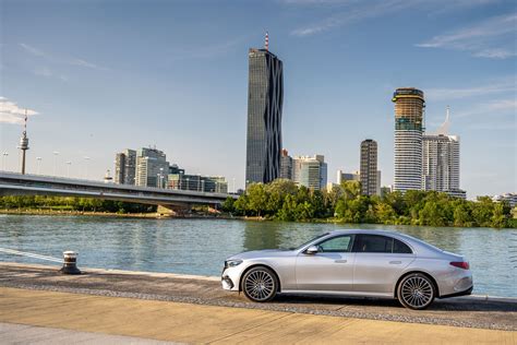 Infografika apie Mercedes-Benz S klasės pasyvaus ir aktyvaus saugumo sistemas
