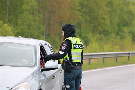 Teminė nuotrauka: senjorė prie vairo