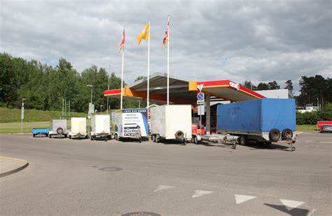 Teminė nuotrauka: įvairių tipų priekabos nuomos aikštelėje Kėdainiuose