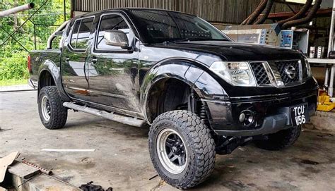 Schematinis Nissan Navara (D40) modelio vaizdas su išskirtomis pagrindinėmis dalimis