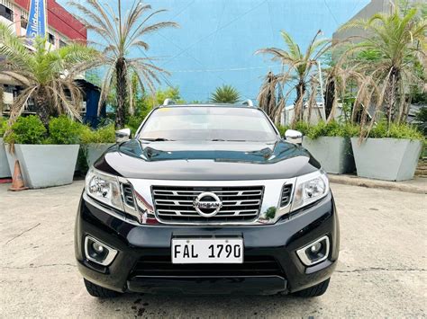 Nuotrauka, iliustruojanti Nissan Navara galimybes vežti didelį krovinį pikapo kėbule