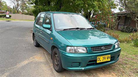 Mazda 121 dizaino bruožai, stogo variacijos ir kiti vidaus elementai