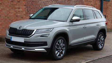 Škoda Kodiaq automobilio nuotrauka iš priekio ir galo