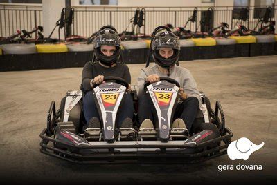 įvairių tipų kartingai vienoje trasoje